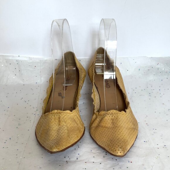 Dumond Yellow Perforated Y2K Elasticized Pointed toe Pumps Kitten Heels - Sz 6 - Picture 5 of 16